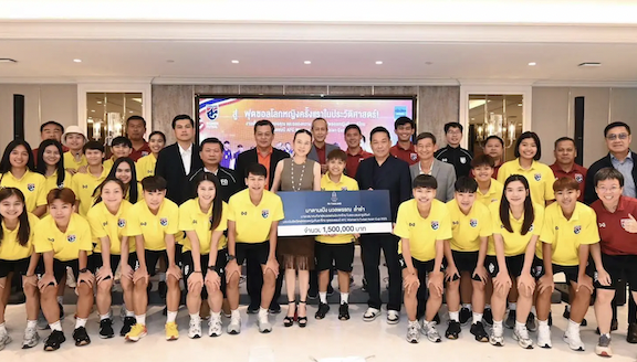ขอบคุณทุกคน มาดามแป้ง จัดเลี้ยงสาวไทยไปฟุตซอลโลกมอบอัดฉีด 1.5 ล้านบาท